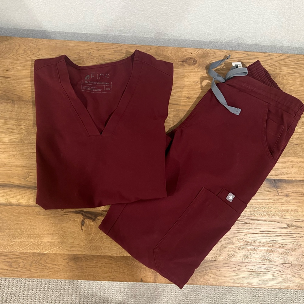 Figs Women’s Casma and Yola Set in Burgundy